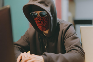 Pirate informatique en action